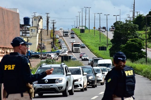 Em 3 dias, PRF flagra 437 motoristas em alta velocidade no Maranhão; caminhonete chegou a 176 km/h na BR-402.