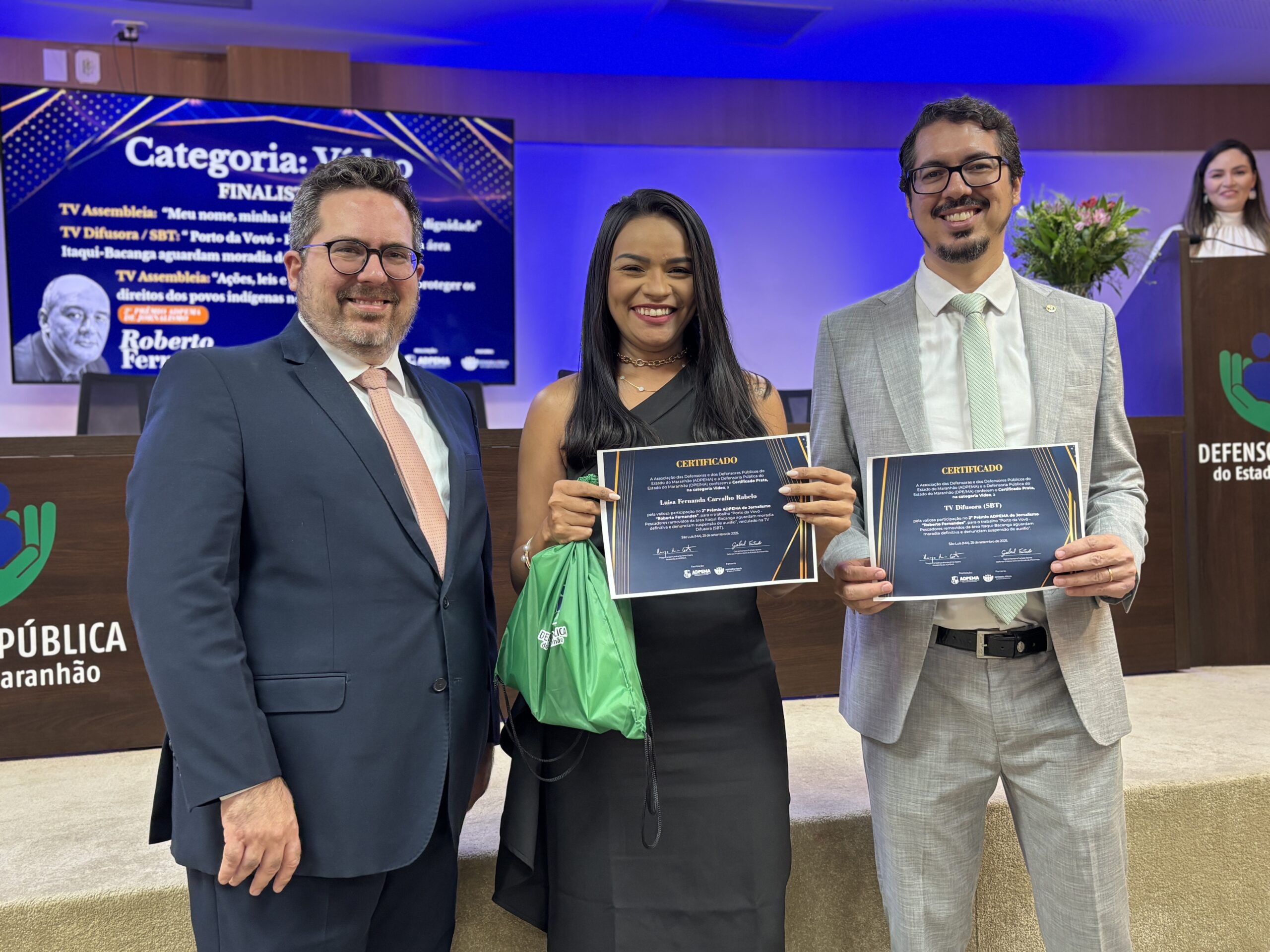 Equipe da TV Difusora recebe prêmio no concurso de jornalismo Roberto Fernandes.