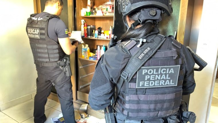 Operação Corrosão cumpre mandados em dez estados; ação bloqueou R$ 21 milhões ligados ao crime organizado.