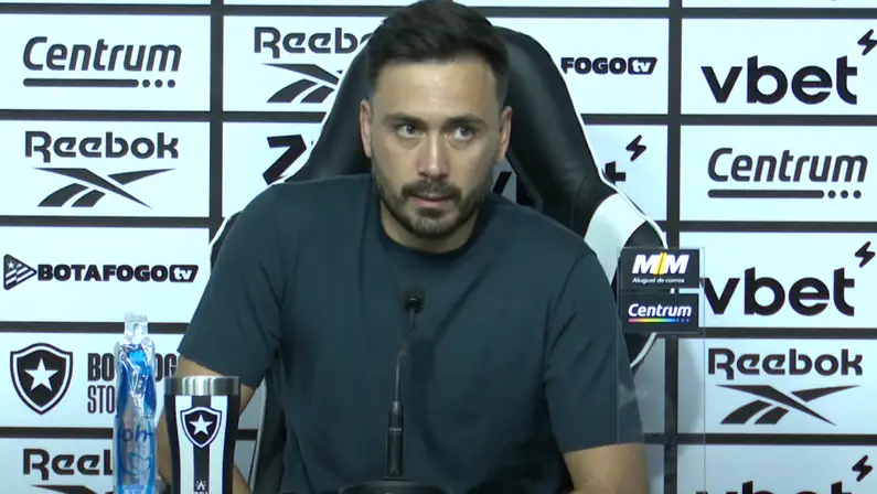 Torcida do Botafogo perde a paciência: vaias, xingamentos e pressão sobre Davide Ancelotti após empate épico contra o Mirassol.