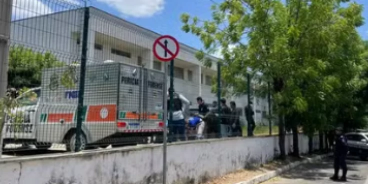 Polícia reforça segurança em Sobral após ataque a tiros que deixou dois estudantes mortos em escola estadual.
