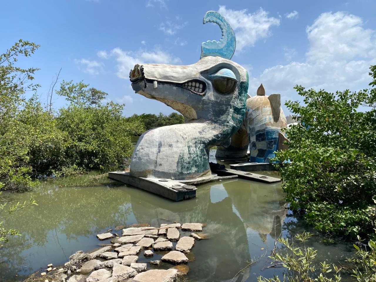Escultura da serpente "Lulu", retirada da Lagoa da Jansen para reforma, receberá novos efeitos sensoriais e será revitalizada.