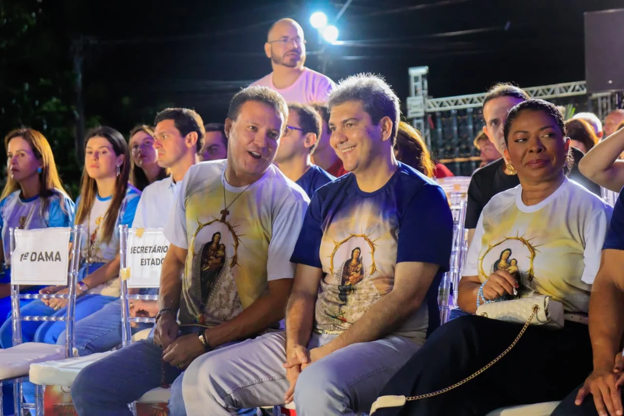 Governador Carlos Brandão, vice Felipe Camarão e prefeito Eduardo Braide participam juntos do Círio de Nazaré no Cohatrac, em São Luís.