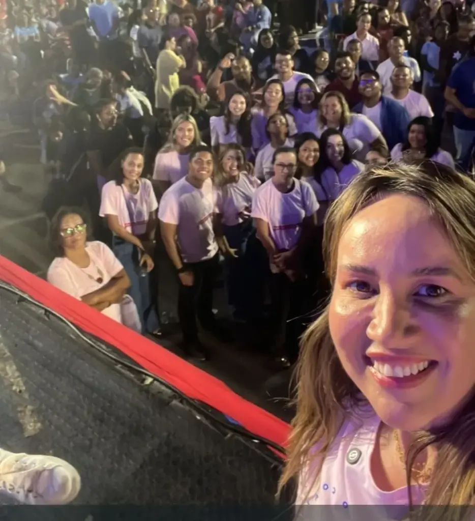 Deputada Detinha participa da procissão do Círio de Nazaré no Cohatrac ao lado de fiéis e lideranças locais, reforçando a importância da celebração para a cultura maranhense.