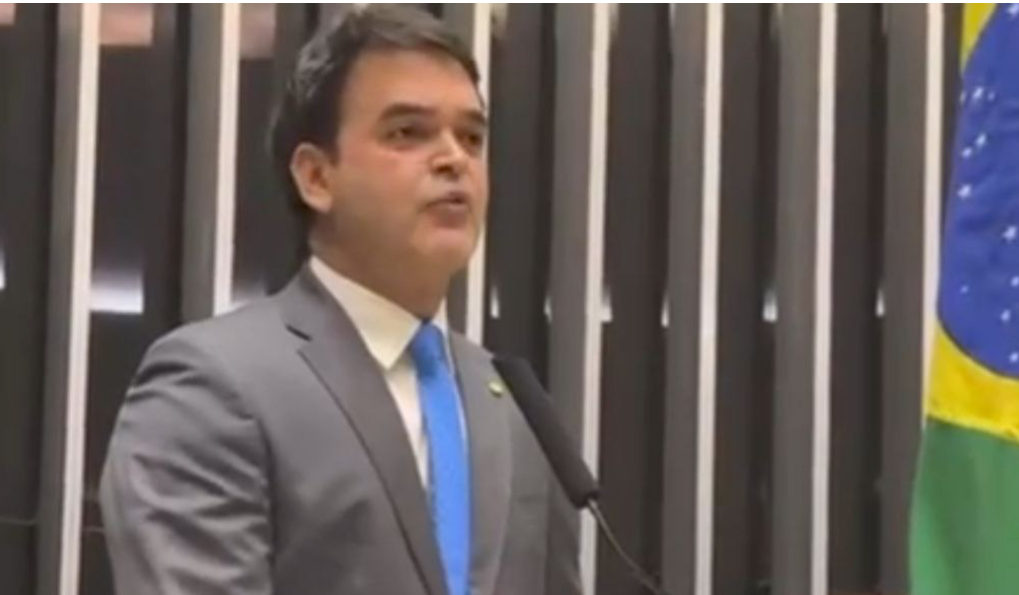 Deputado Rubens Pereira Júnior anunciou, em discurso na Câmara dos Deputados, o pedido de exoneração do pai, Rubens Pereira, e expôs publicamente o racha entre o PCdoB e o governo Carlos Brandão.