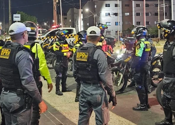 Ação policial na Ilhinha prende 10 motociclistas em flagrante por crimes de trânsito e poluição sonora.