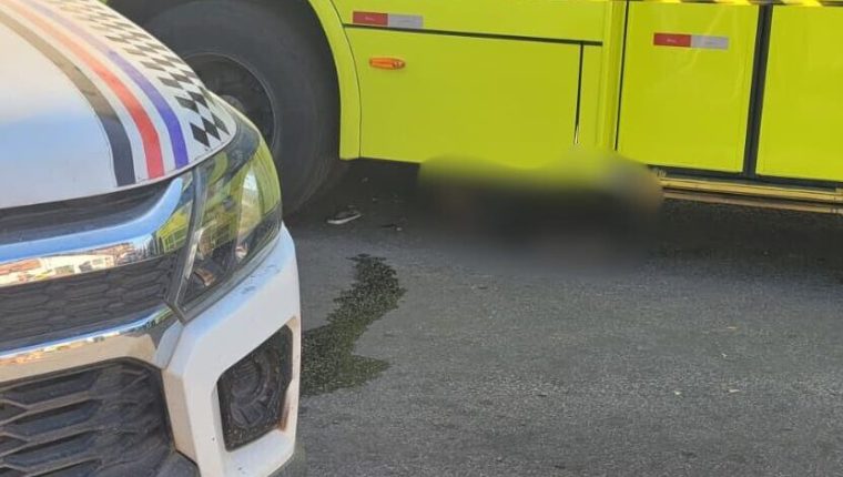 Homem morre após ser atropelado por ônibus que dava ré no ponto final do bairro São Raimundo, em São Luís. Polícia investiga o caso.