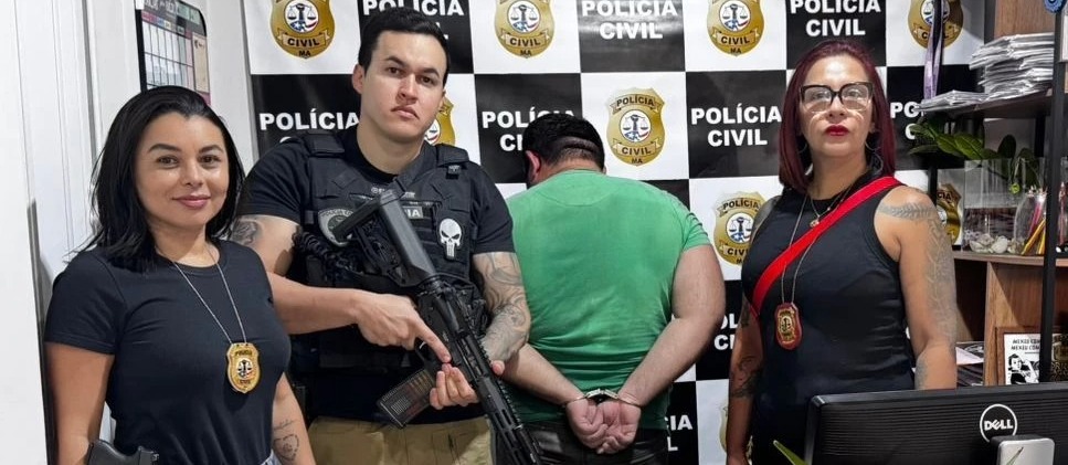 Homem é preso em Balsas por dopar e violentar amiga em bar; câmeras flagraram momento em que ele altera a bebida da vítima.