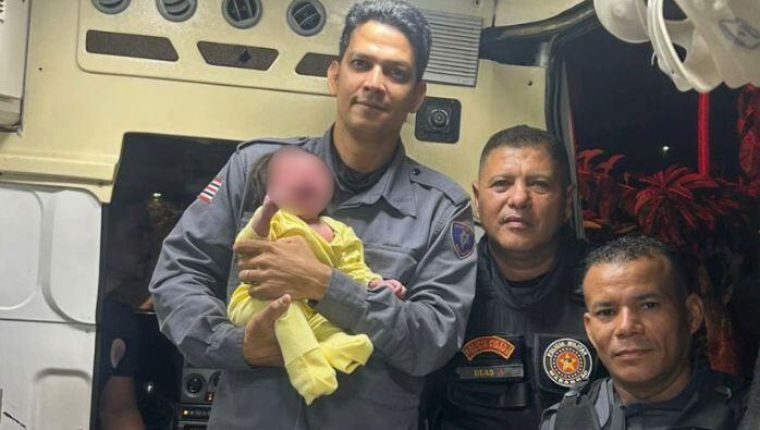 Policiais do 27º BPM realizaram manobra de Heimlich e salvaram bebê de 23 dias engasgado com leite materno em Santa Rita.