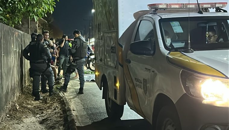 Idosa morreu em atropelamento na Avenida General Arthur Carvalho após ser atingida por motociclista que fugiu do local.