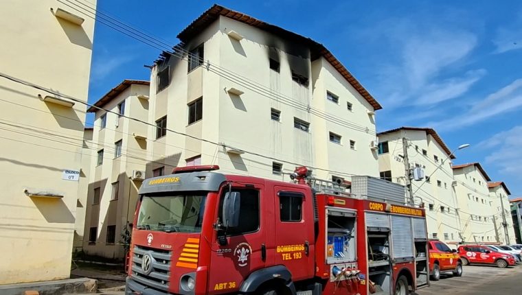 Fogo em apartamento na Vila Embratel, em São Luís, causa pânico entre moradores. Corpo de Bombeiros controlou as chamas rapidamente.