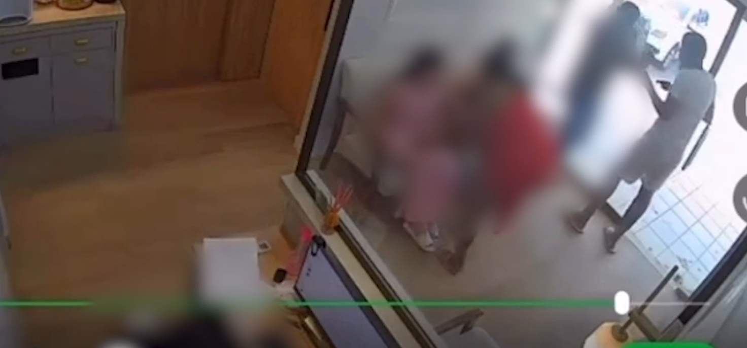 Câmeras de segurança registraram o momento em que assaltantes invadiram uma clínica odontológica no bairro do Vinhais, em São Luís.