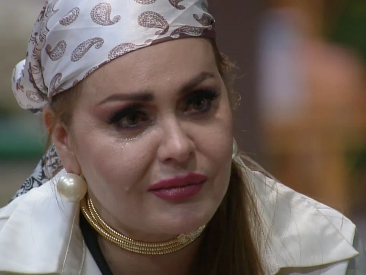 Gaby Spanic anuncia desistência de “A Fazenda 17” após tapa em Tàmires Assîs, protestando contra a violência no reality.