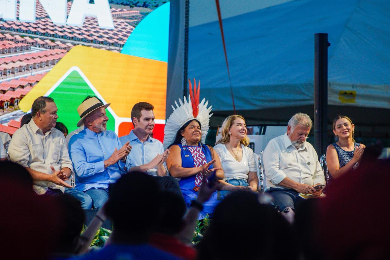Iracema Vale participa da entrega de 2.837 casas do Minha Casa, Minha Vida ao lado do presidente Lula e do governador Carlos Brandão em Imperatriz.