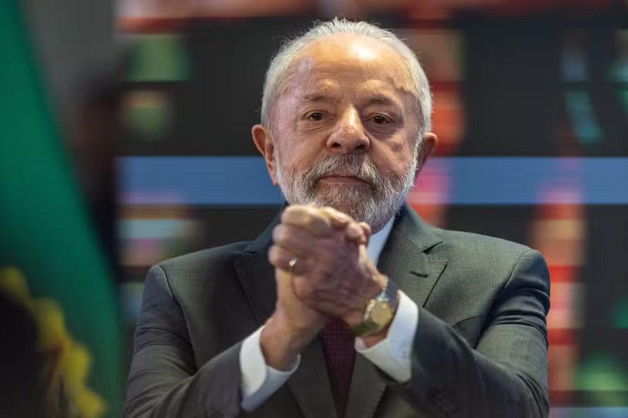 Pesquisa Quaest mostra empate técnico entre aprovação e desaprovação do governo Lula, com 48% e 49%, respectivamente.