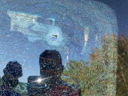 Mulher é atingida na cabeça por bala perdida durante tiroteio na Estrada da Maioba, em Paço do Lumiar; vítima foi socorrida em estado grave.