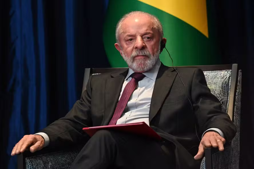 Pesquisa Genial/Quaest aponta queda na aprovação do governo Lula após operação policial no Rio de Janeiro.