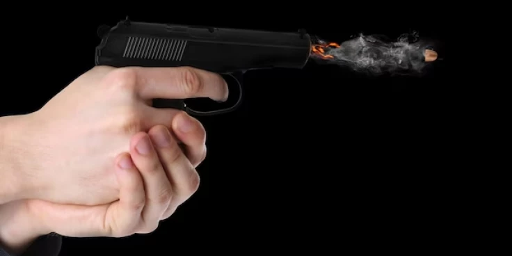 Troca de tiros entre PMs em festa da virada resulta em morte