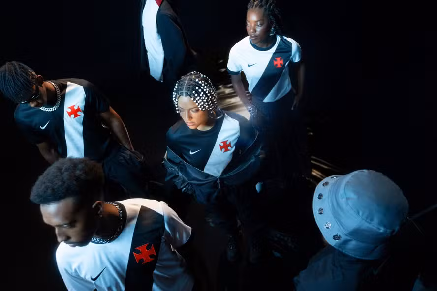 Novos uniformes do Vasco para 2026, lançados em parceria com a Nike, unem tradição, design moderno e referências históricas do clube.