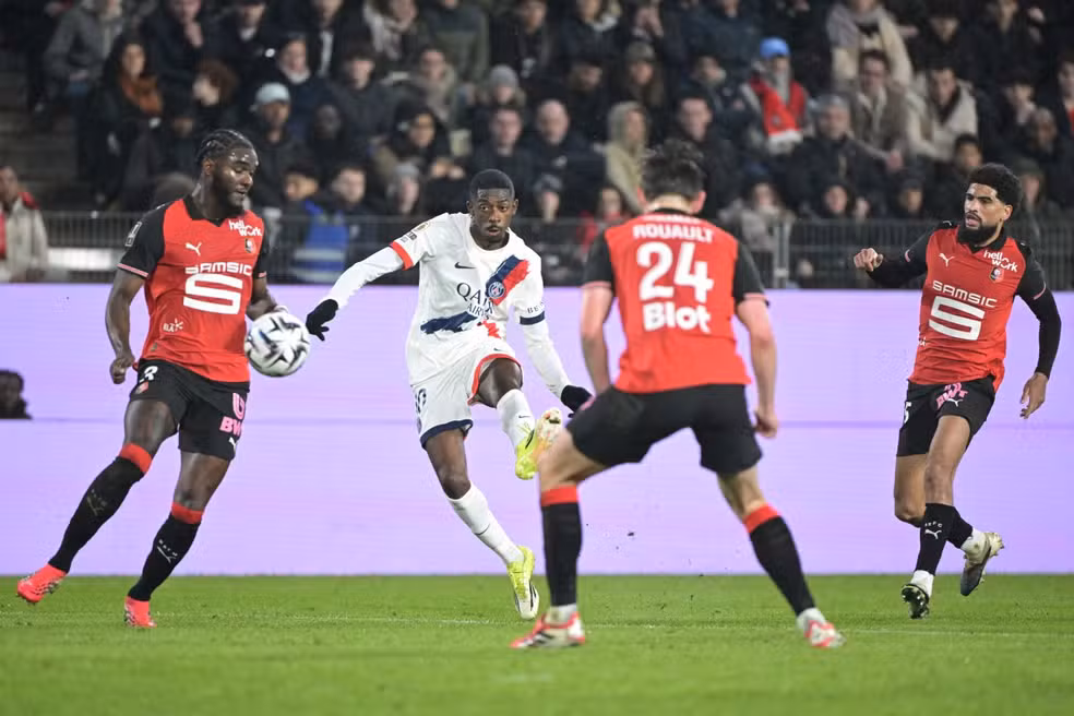 Dembélé marcou contra o Rennes, mas criticou postura do PSG após derrota por 3 a 1.